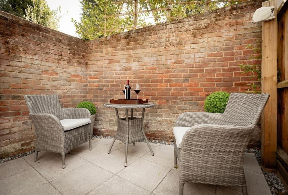Central Medieval Grid Unique Home With Gated Parking Bury St. Edmunds ภายนอก รูปภาพ