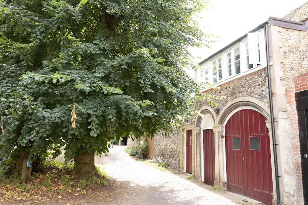 Central Medieval Grid Unique Home With Gated Parking Bury St. Edmunds ภายนอก รูปภาพ