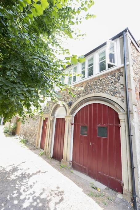 Central Medieval Grid Unique Home With Gated Parking Bury St. Edmunds ภายนอก รูปภาพ